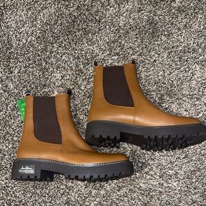 NWT- Sam Edelman Chelsea Boots- leather